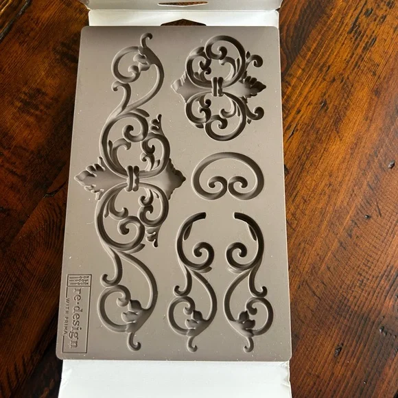 Redesign by Prima “Tillden Flourish” Mould Mold - Picture 2 of 4
